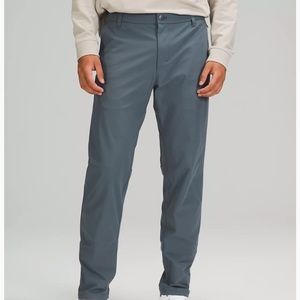 Lululemon Men’s | Commission Classic-Fit Pant 32"
Warpstreme in Iron Blue